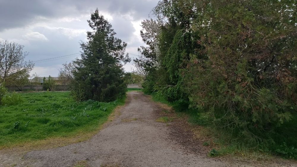 Продаётся нежилой участок 1,2 гектара со складом.