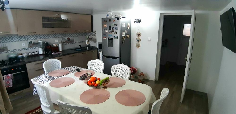 Casa si Magazin alimentar de vanza  pe strada Liviu Rebreanu