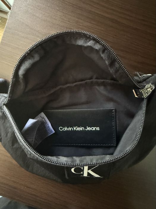 Маркова чанта Calvin Klein