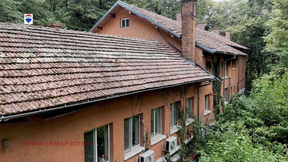 Хотел за продажба в с. Николово, лесопарк Липник