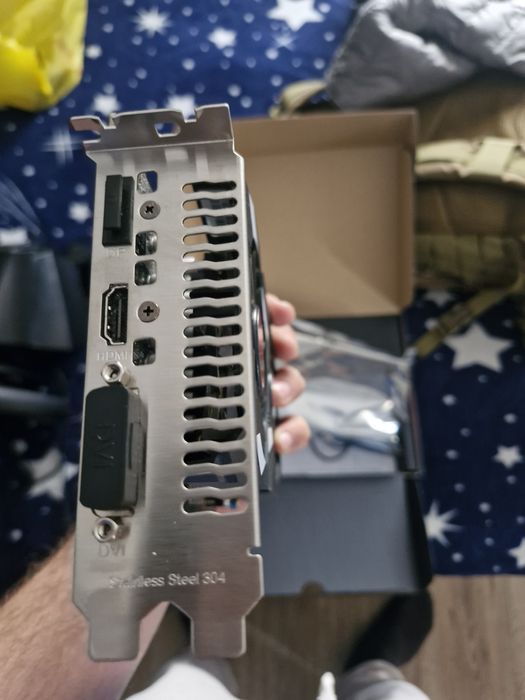 Vând placa video si volan cu pedale, sau la schimb pe monitor gaming!