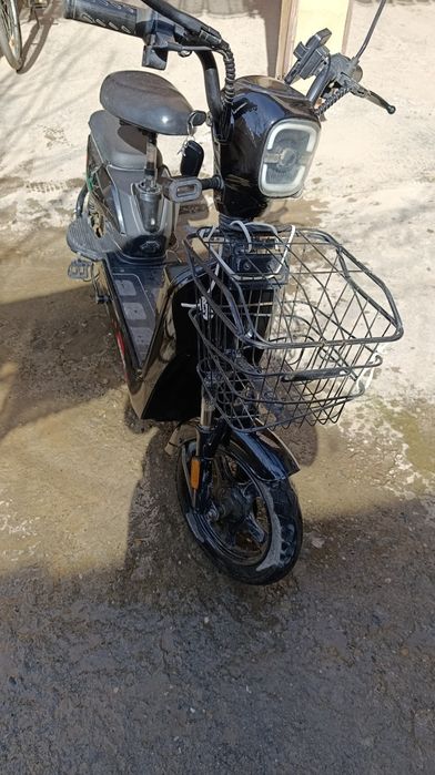 Bonvi скутер черный