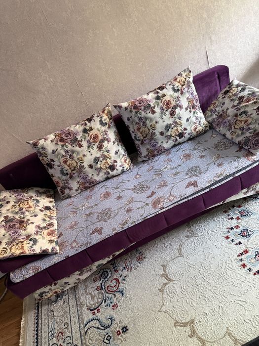 Продам диван торг уместен