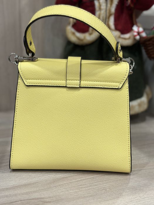 Жълта чанта Guess