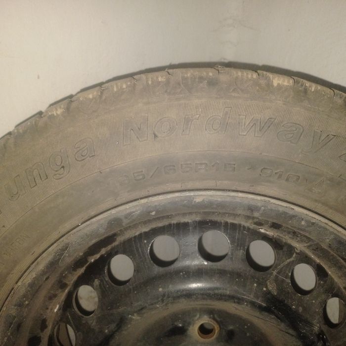 Зимнии шыны  с диском