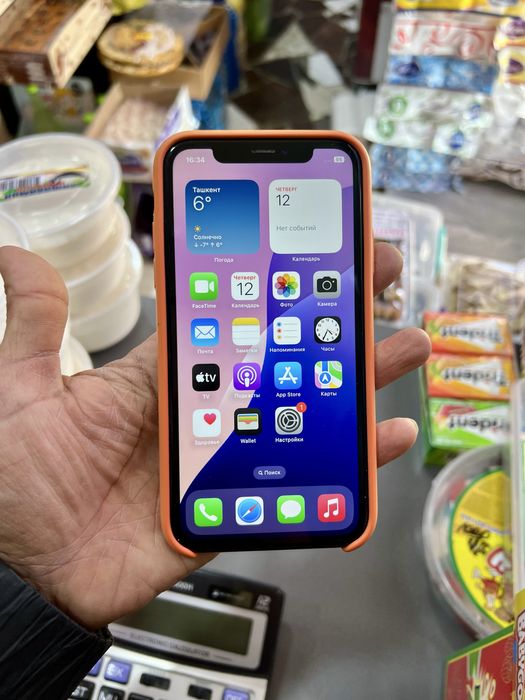 iPhone XR 64GB телефон в хорошем состоянии.