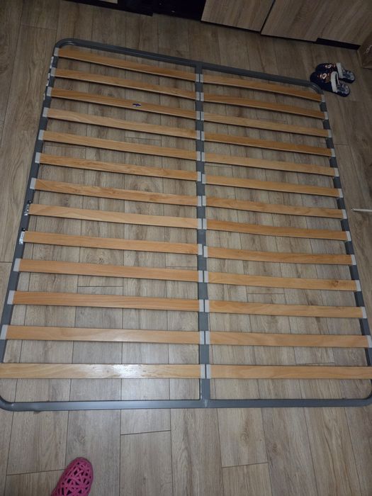 Два единични матрака и подматрачна рамка