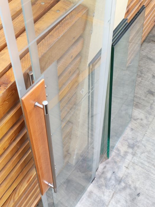 Мотрас с кроватью продам.