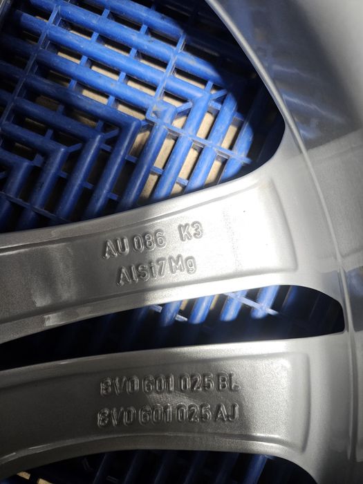 Vând jante r18 Audi A3 Originale