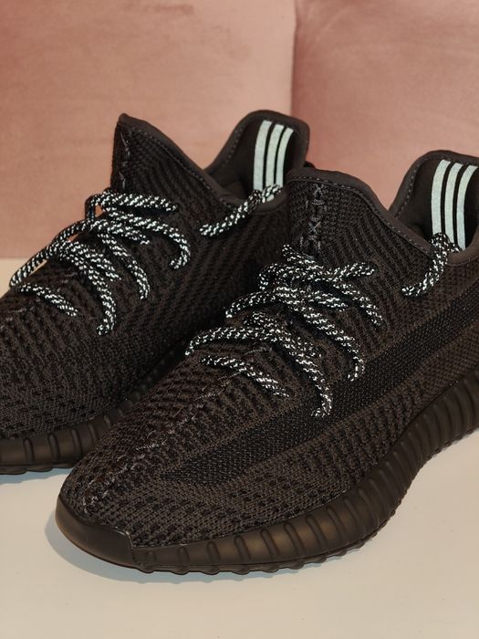 Adidasi Yeezy Black (38)