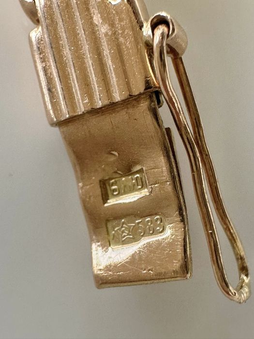 Златен съветски руски часовник