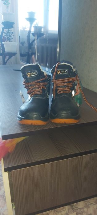 Продам зимнюю обувь 38р.