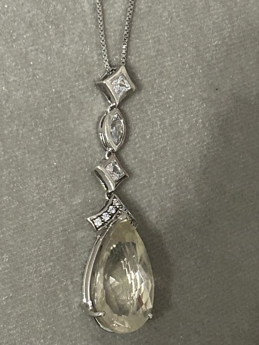 Уникално сребърно колие  с естествени топази