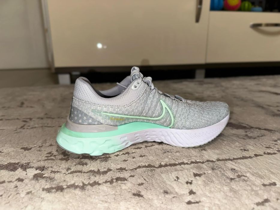 Маратонки  Nike 38 номер