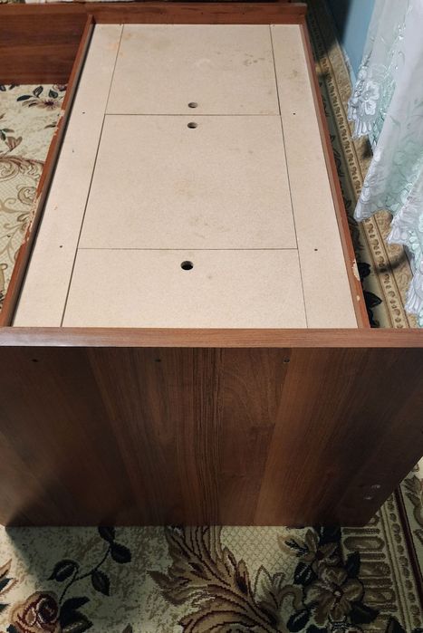 Bir kishilik sandiqli ikkita kravatlar sotiladi