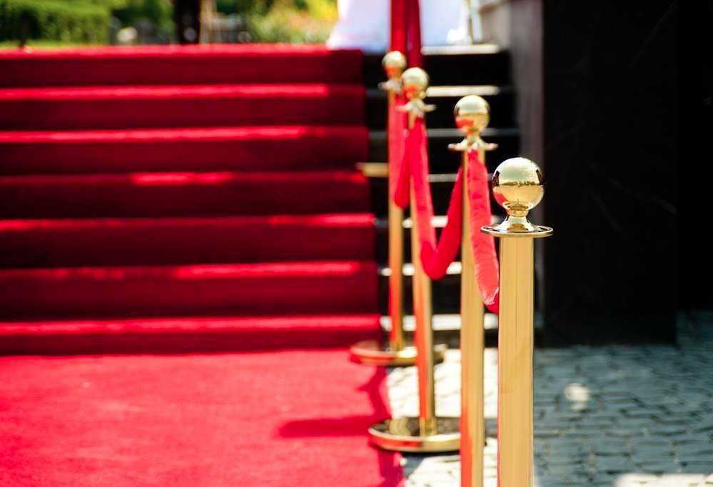 Продаем и сдаем в аренду ограничительные стойки