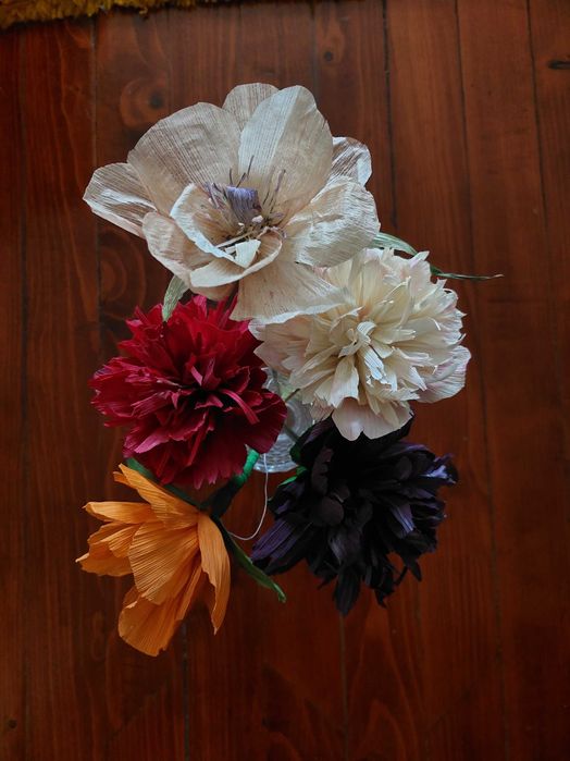 Ръчно изработени цветя за украса от естествени материали