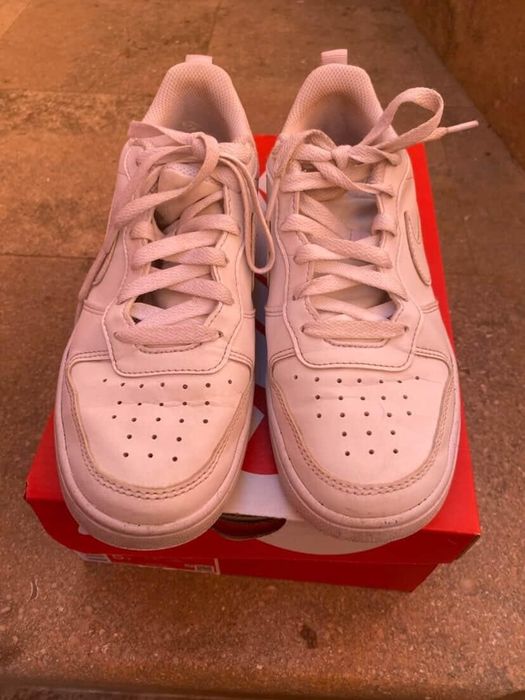 Маратонки Nike бели