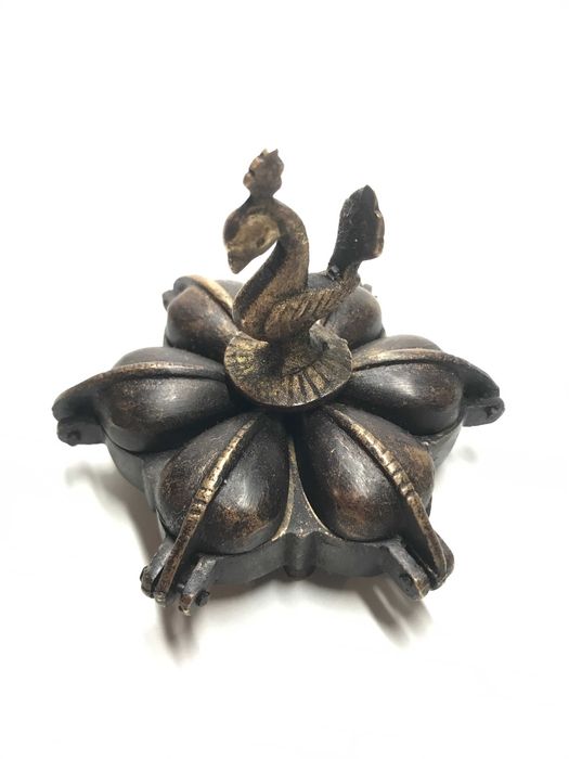 Бронзовая шкатулка для КумКума