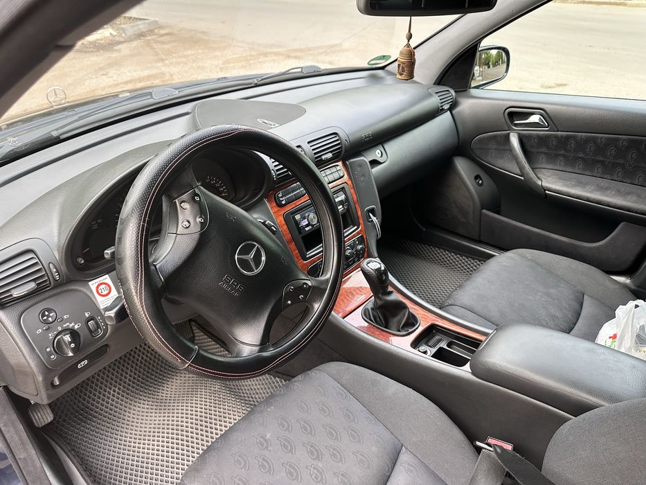 Продам мерс в отличном состояний.