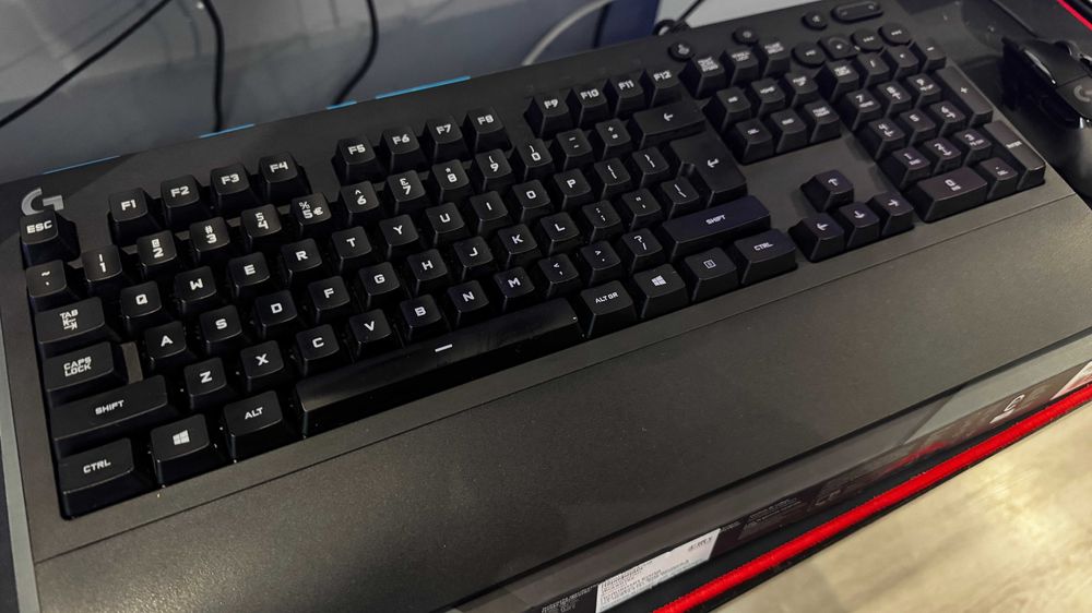 Клавиатура Logitech G213