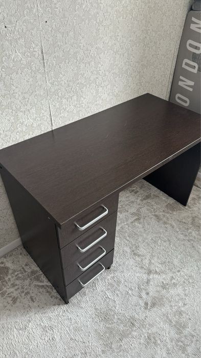 Стол компьютерный