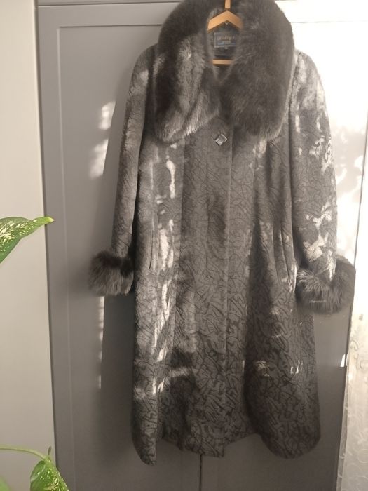 Продам пальто и шапку