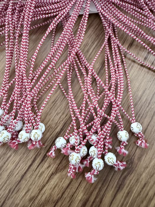 Мартеници в големи количества