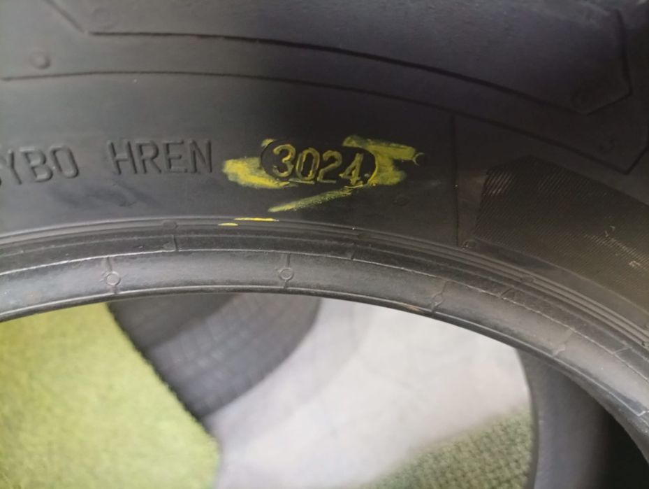 235 65 16c Bridgestone si Continental m+s