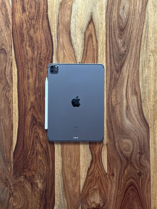 iPad Pro 11" (3-то поколение) M1 | 128GB | Cellular + Apple Pencil 2 & Smart Folio