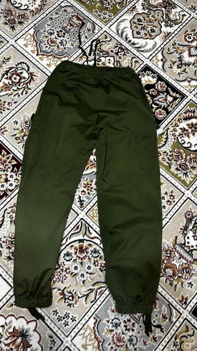 Карго-джогеры в оливковом цвета
