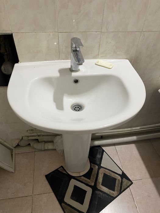 Продам б/у двери, ламинат! Самовывоз!!!