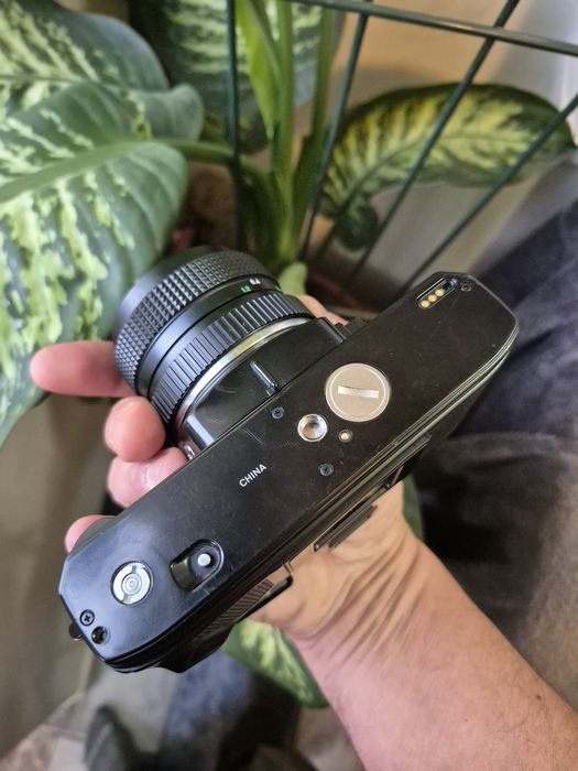 SLR Minolta X700 cu obiectiv 28mm