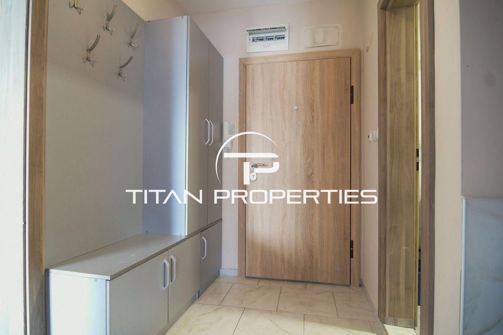 Двустаен апартамент в жк. Христо Смирненски