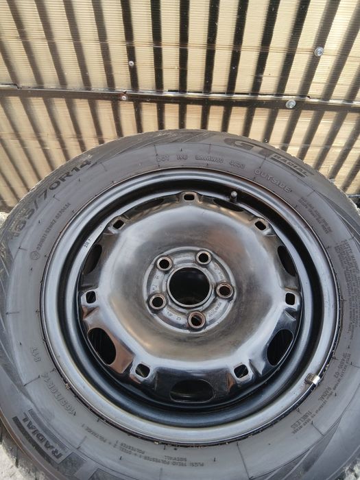 Vând set jante cu tot cu cauciucuri de vară R14!