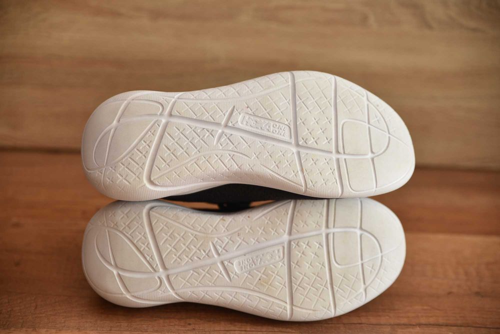 HOKA Оригинални маратонки 40 номер