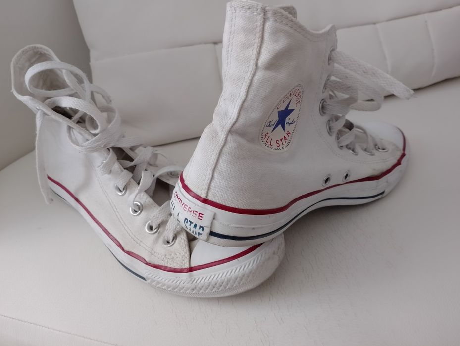 Vând tenesi converse,purtați,urme de purtare,mărimea 39.5, produs orig