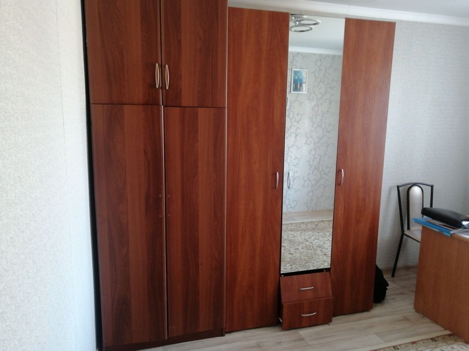 Шкаф коричневого цвета