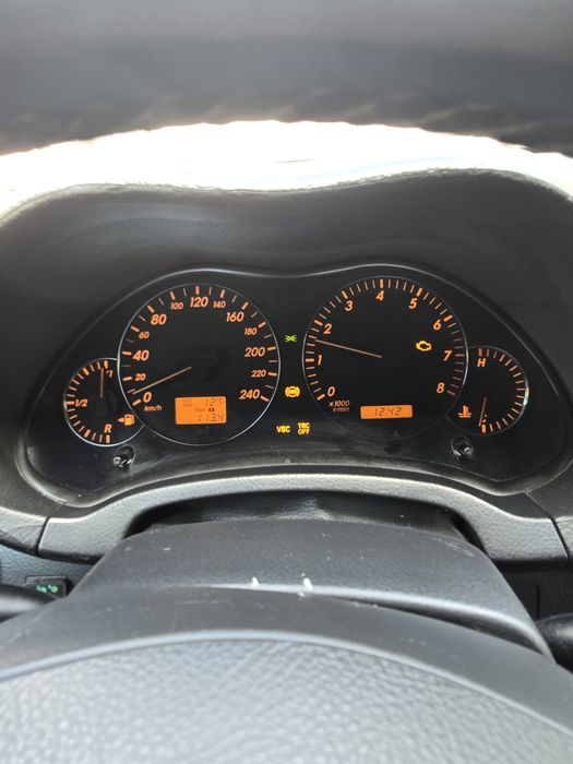 Toyota avensis 1.8 gaz