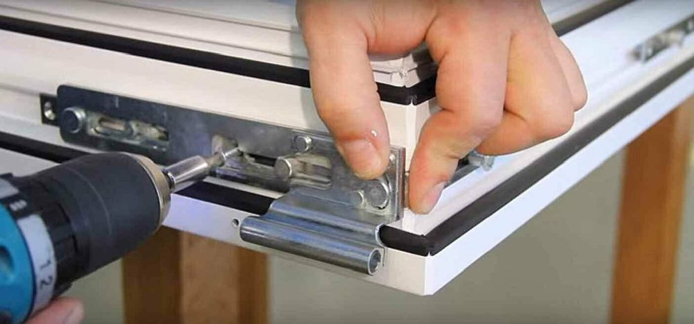 Ремонт окон, замена резины, петли, ручки, регулировку пластиковых окон