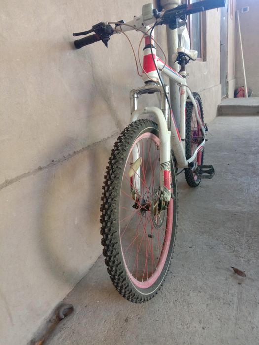 Велосипед сотилади холаты жуда йахшы коп хайдалмаган