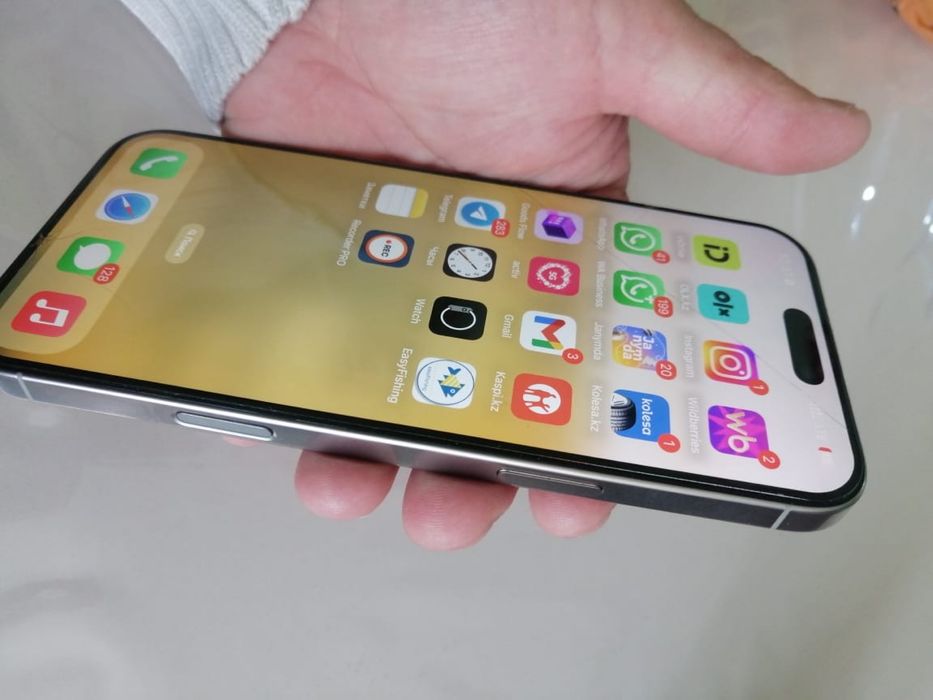 Продам Айфон 16 про макс 256