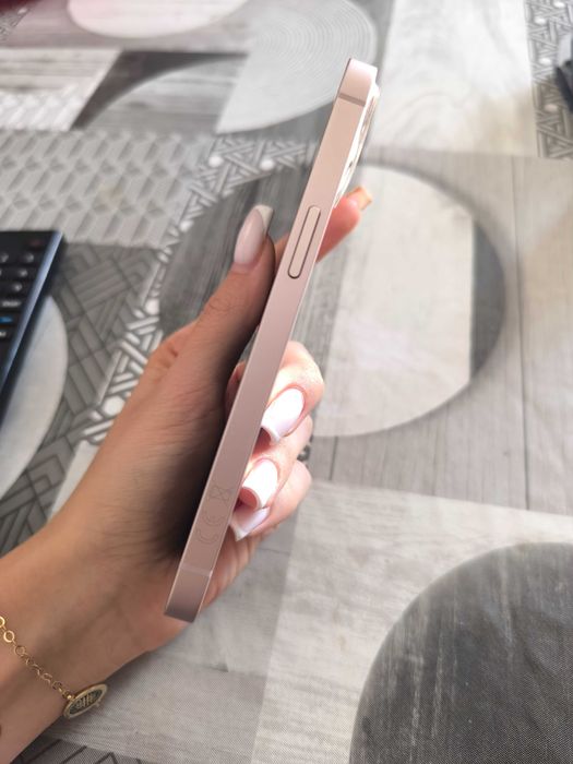 Запазен Iphone 13