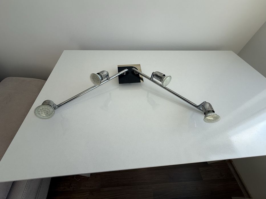 Спот с четири крушки