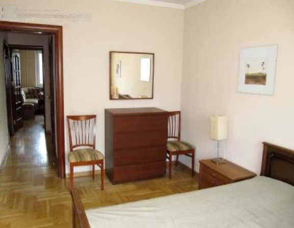 Дава под наем двустаен апартамент в кв. Банишора