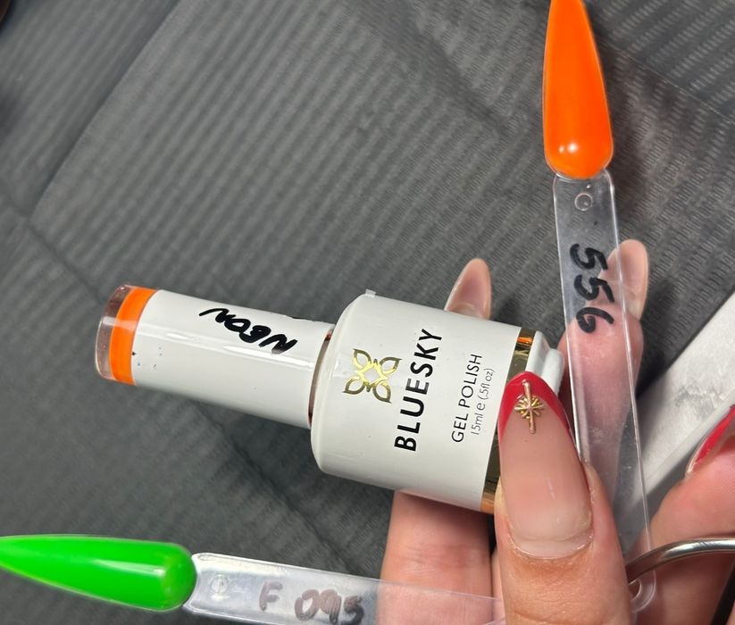 Малки гел лакове .