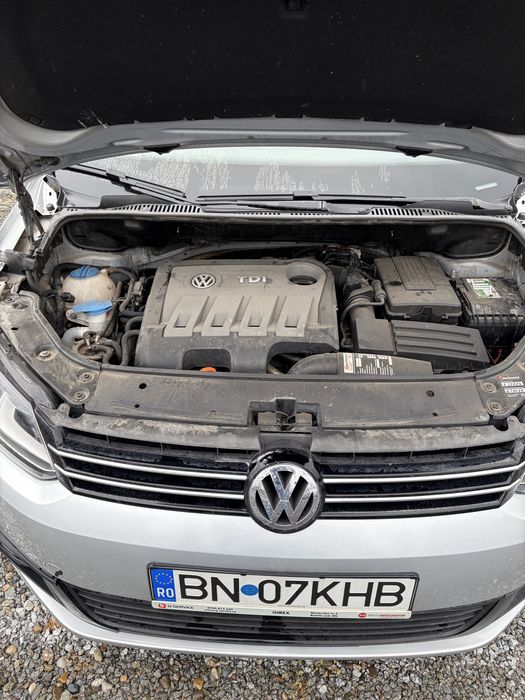 Volkswagen Touran 1.6 TDI 105 CP, 5 locuri