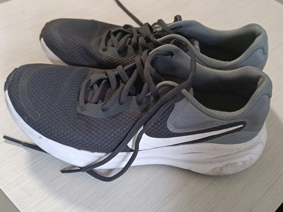 Adidași de firmă în condiții bune.