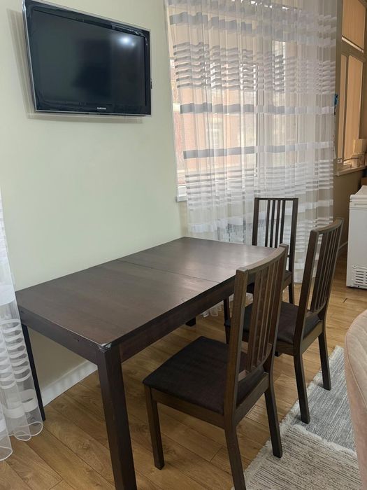 Стол стулья  почти новый