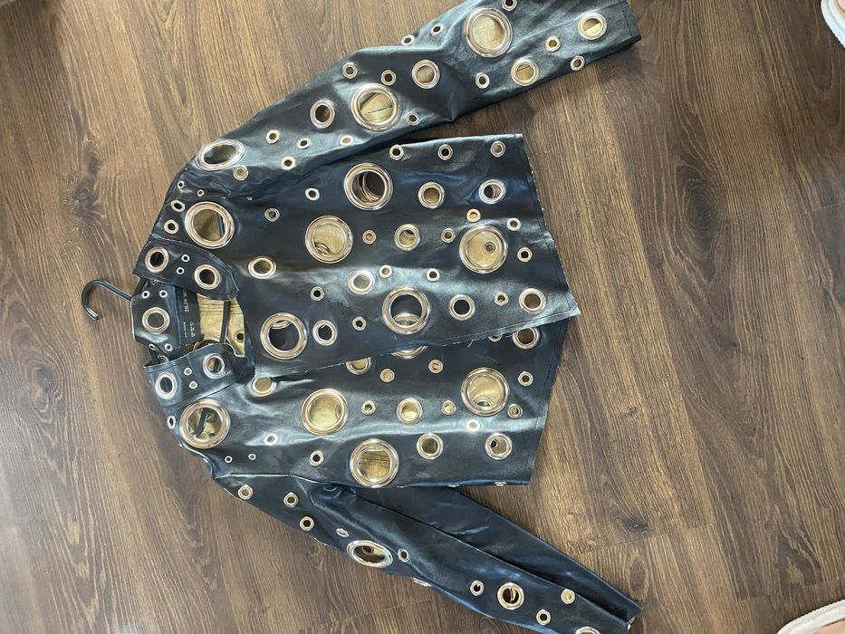 Дамско яке с капси